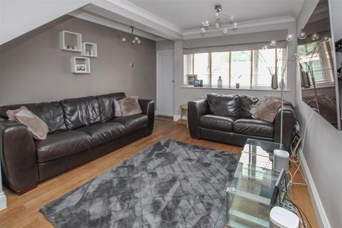 8 Corcorans, Pilgrims Hatch, Brentwood, CM15 9NR