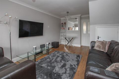 8 Corcorans, Pilgrims Hatch, Brentwood, CM15 9NR
