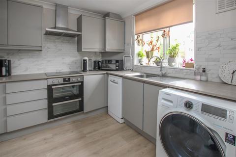 8 Corcorans, Pilgrims Hatch, Brentwood, CM15 9NR