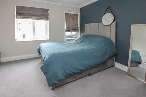 8 Corcorans, Pilgrims Hatch, Brentwood, CM15 9NR