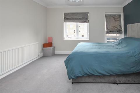 8 Corcorans, Pilgrims Hatch, Brentwood, CM15 9NR