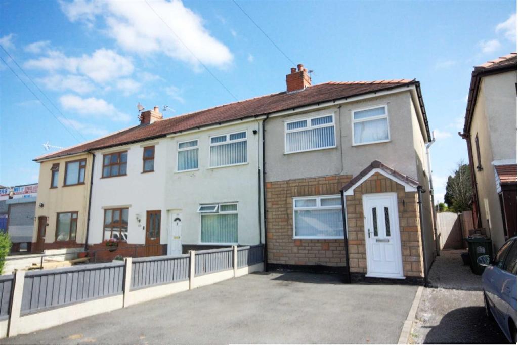 Ormskirk Road, Rainford 3 bed end of terrace house £700 pcm (£162 pw)