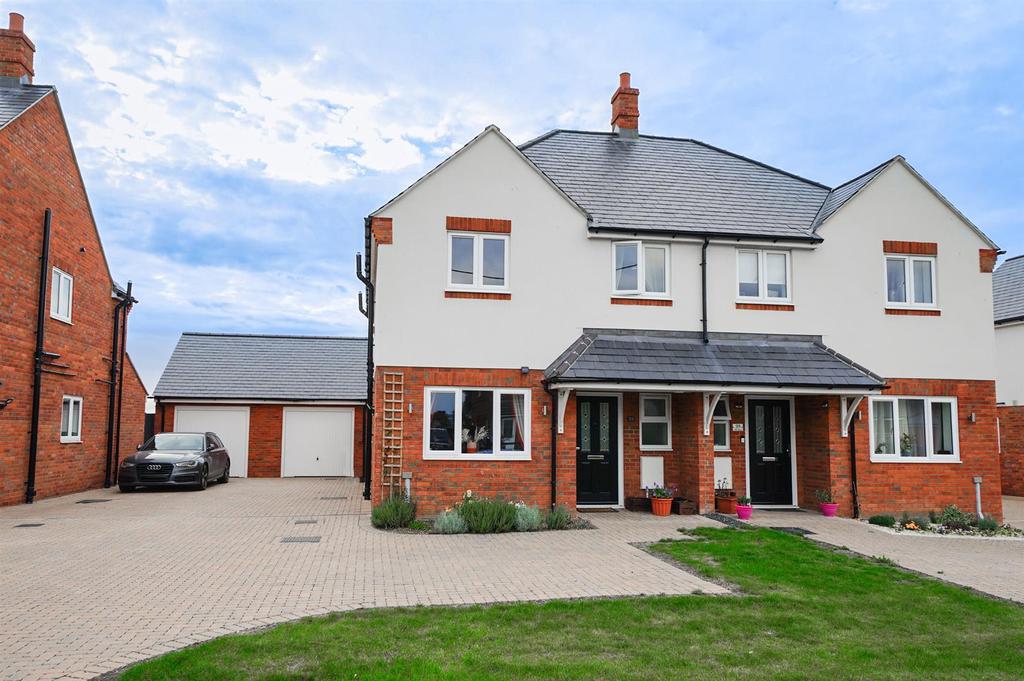 Mill Road, Slapton, Leighton Buzzard 3 bed semidetached house for sale
