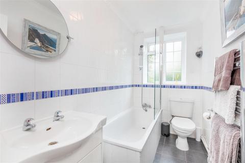 2 bedroom flat to rent, Rosemary Gardens, Mortlake, SW14