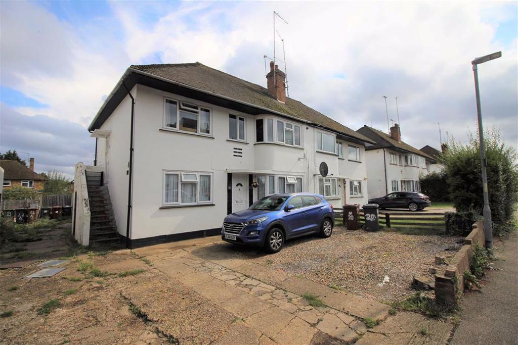 Eldon Avenue, Borehamwood, Herts 2 bed £1,300 pcm (£300 pw)