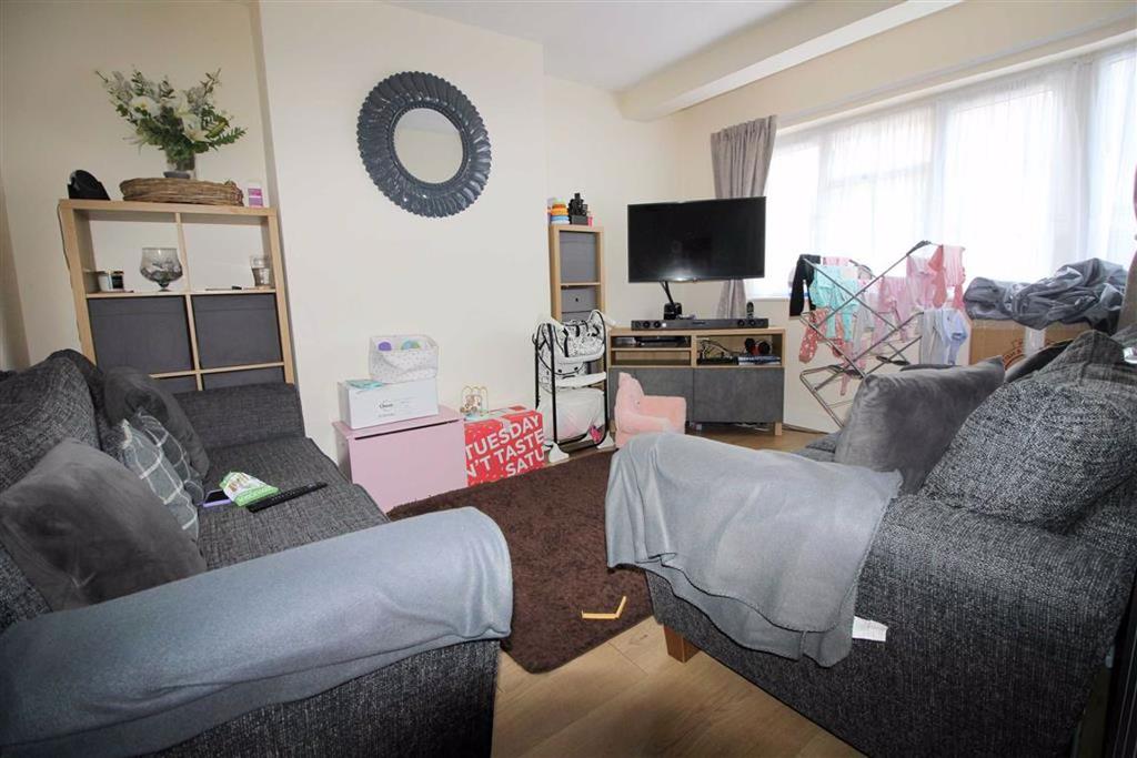 Eldon Avenue, Borehamwood, Herts 2 bed £1,300 pcm (£300 pw)