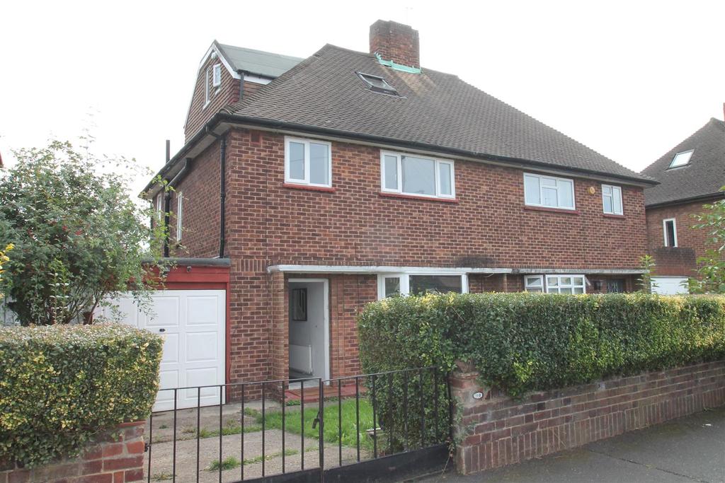 Farndale Avenue, Palmers Green, London N13 3 bed semidetached house
