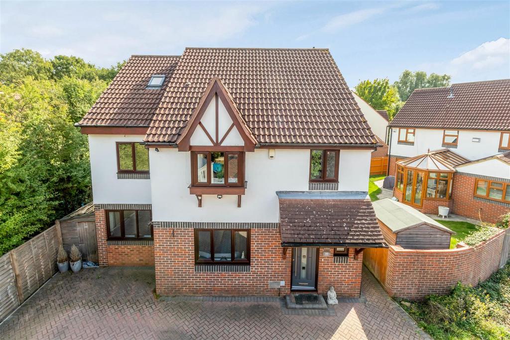 Furzton 4 bed detached house for sale £590,000