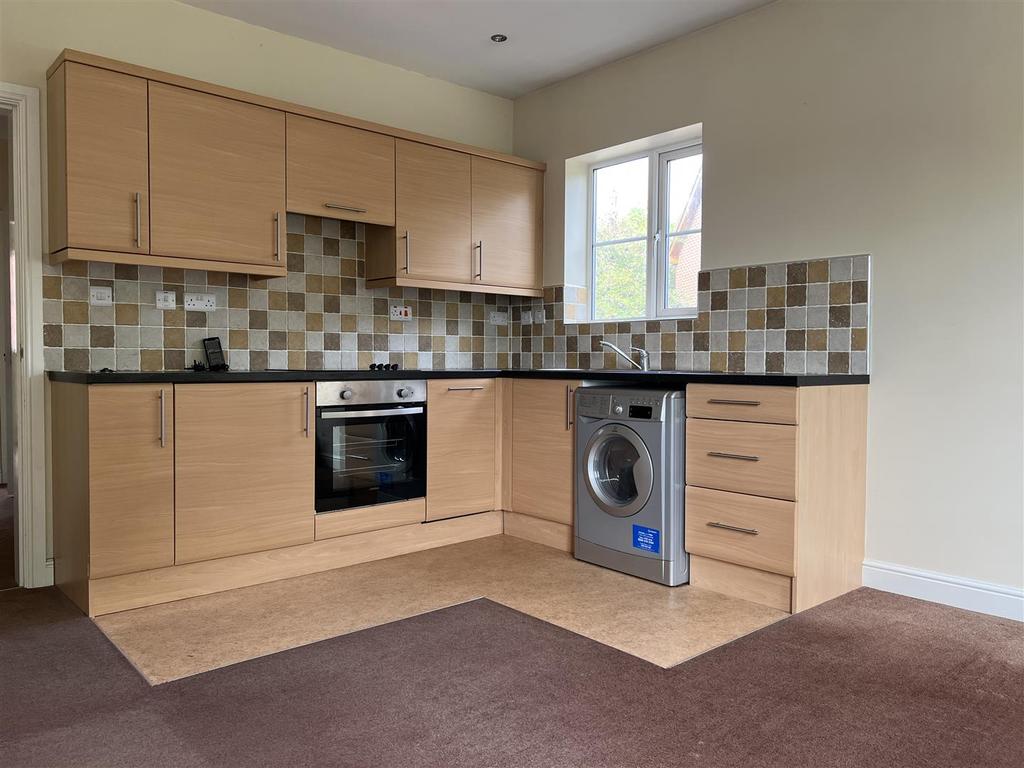 Majestic Court, Darton, Barnsley 2 bed apartment £550 pcm (£127 pw)