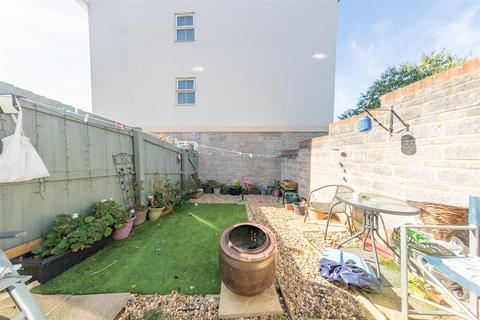 68 Barter Close, Kingswood, Bristol, BS15 8JN