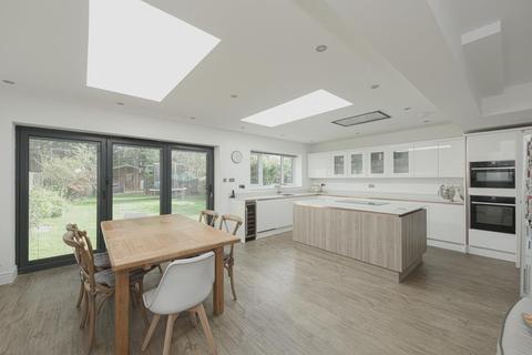 108 Bradstock Road, Epsom, KT17 2LG