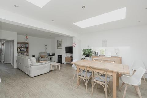 108 Bradstock Road, Epsom, KT17 2LG