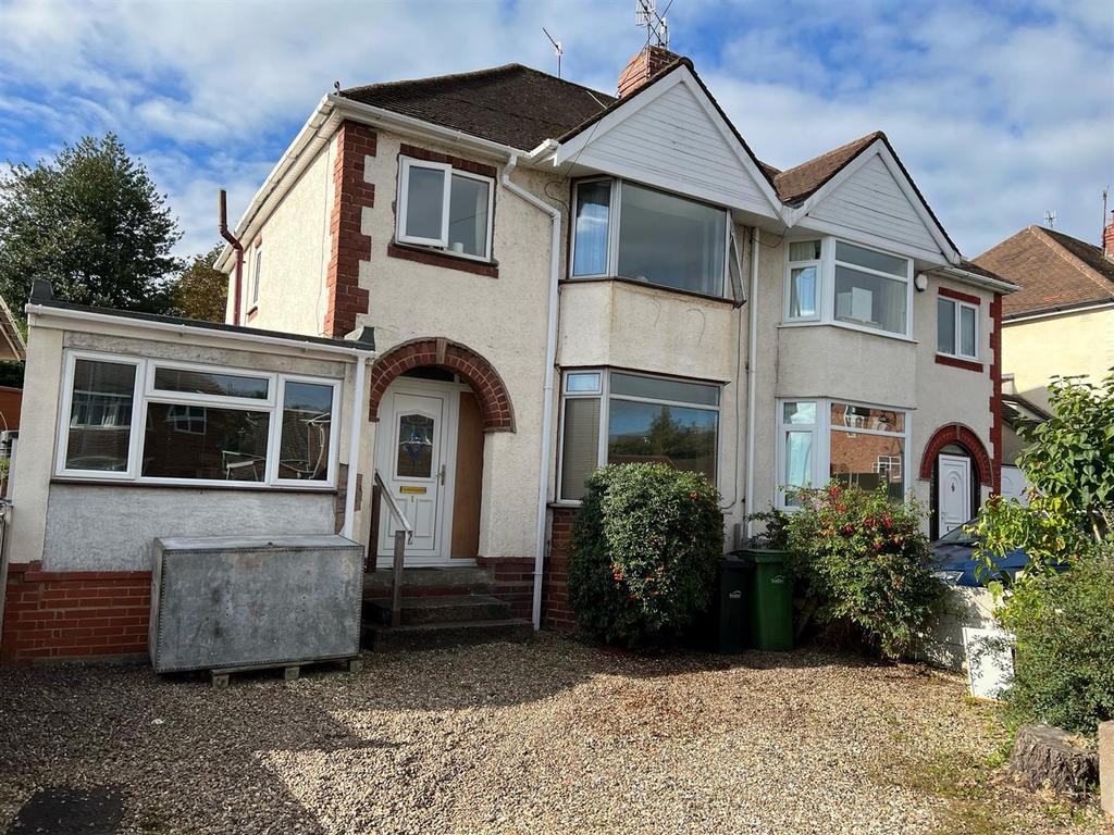 Wentworth Road, Wollaston, DY8 4SD 4 bed semidetached house £240,000