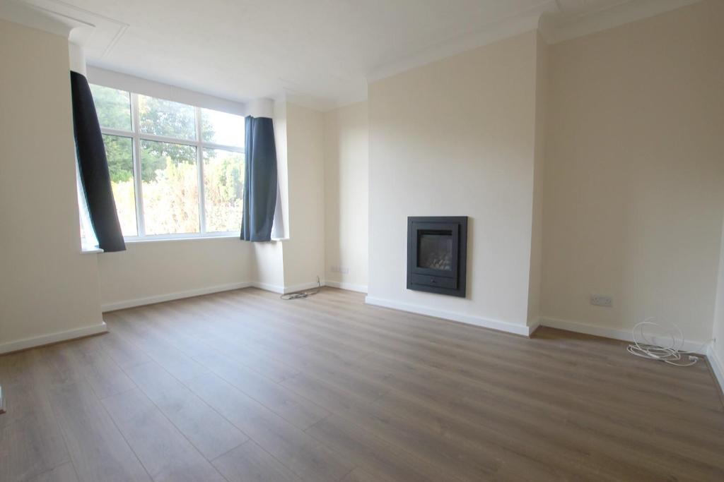Longwood View, Crossflatts, Bingley 3 bed terraced house £825 pcm (£190 pw)
