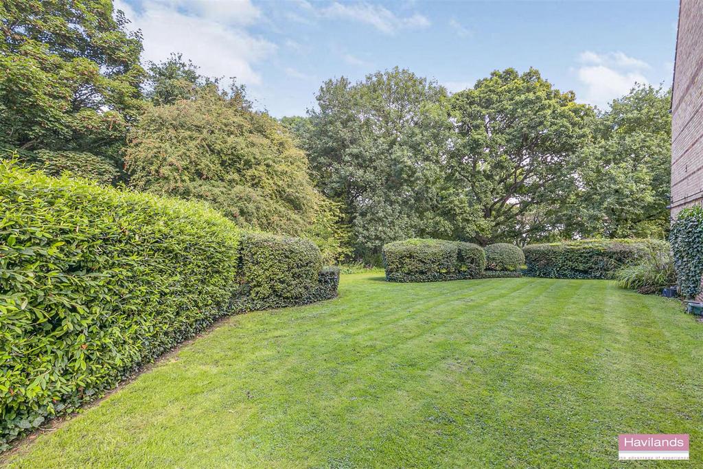 Homewillow Close, Grange Park, N21 2 bed retirement property for sale
