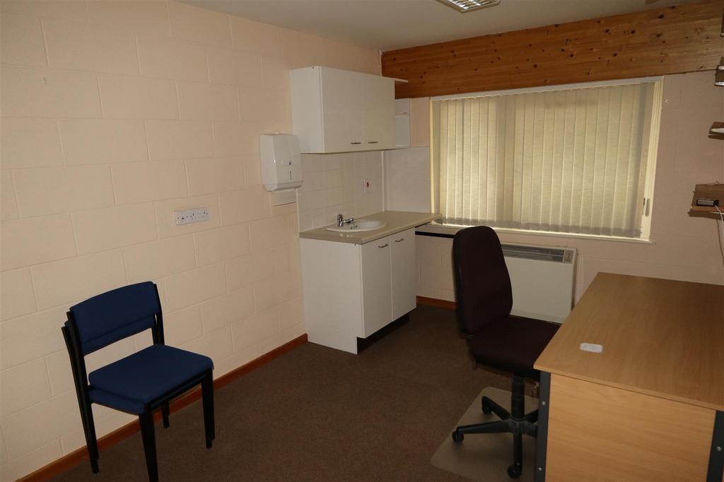 4 Consulting Rooms