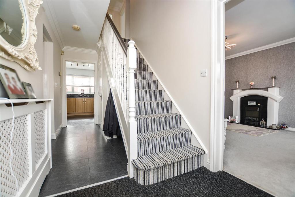 Oak Drive, Messingham, Scunthorpe 4 bed detached house £330,000