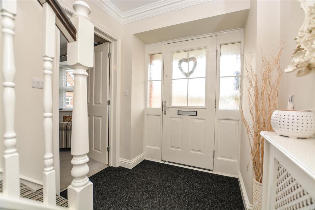 Oak Drive, Messingham, Scunthorpe 4 bed detached house £330,000