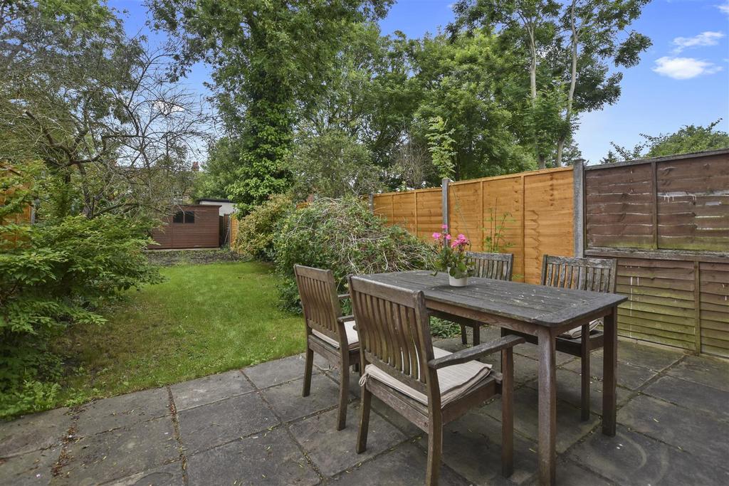 Olive Road, Willesden Green NW2 4 bed terraced house £4,000 pcm (£923 pw)