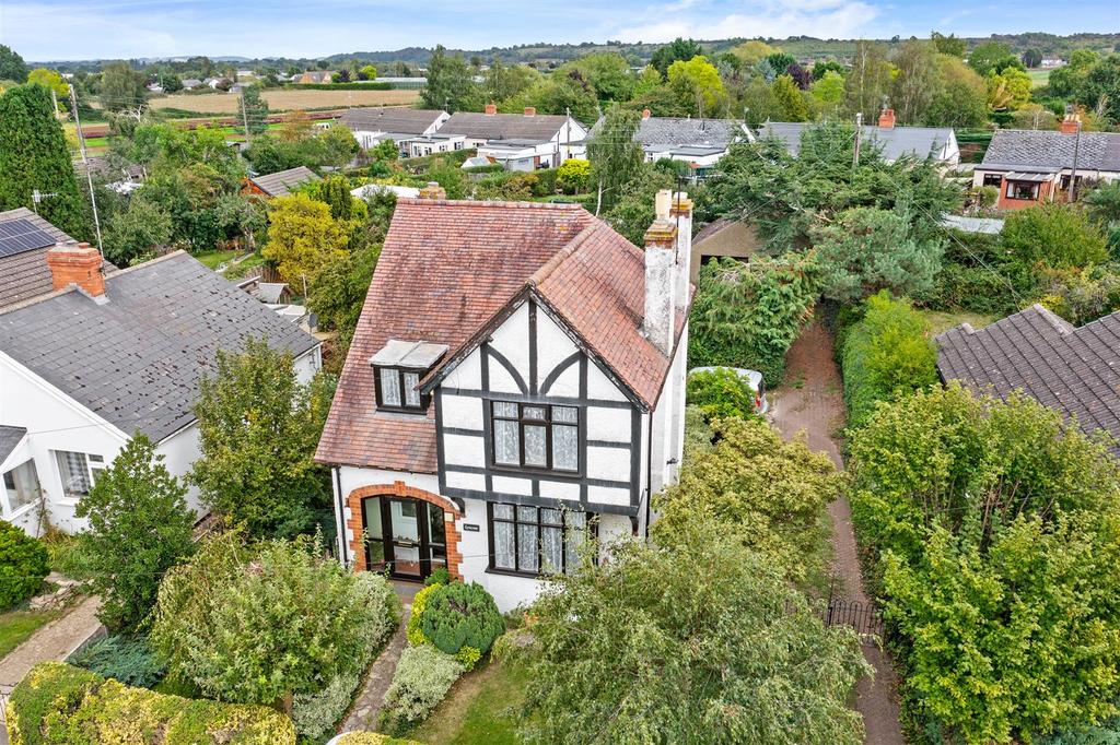 Main Street, Offenham, Evesham 3 bed detached house for sale £425,000