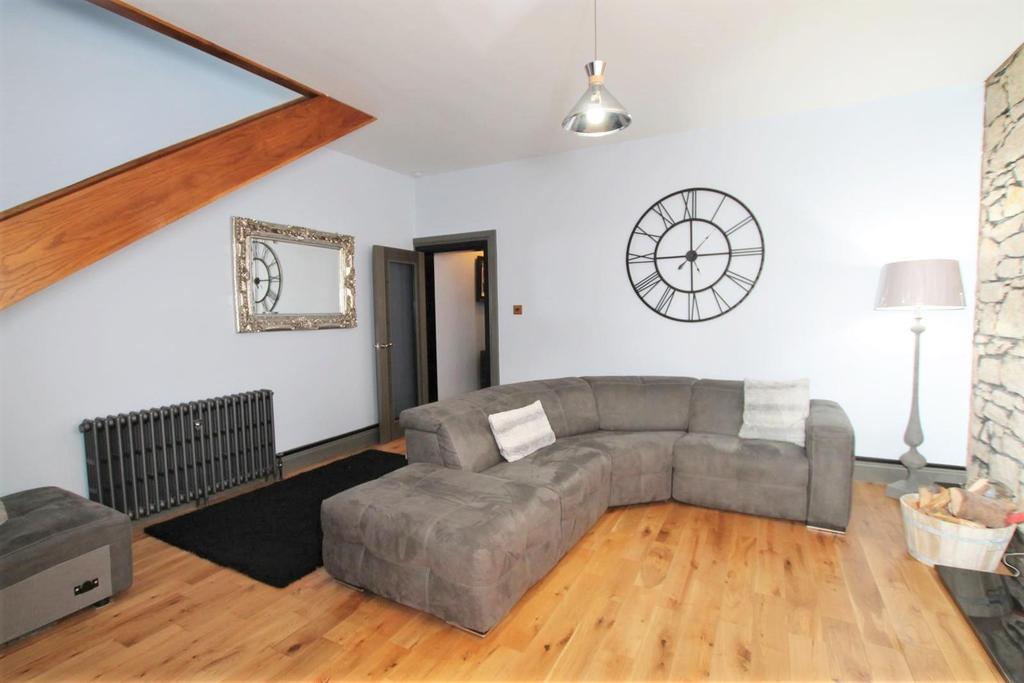 Bonkle Road, Newmains, Wishaw 3 bed semidetached house £169,995