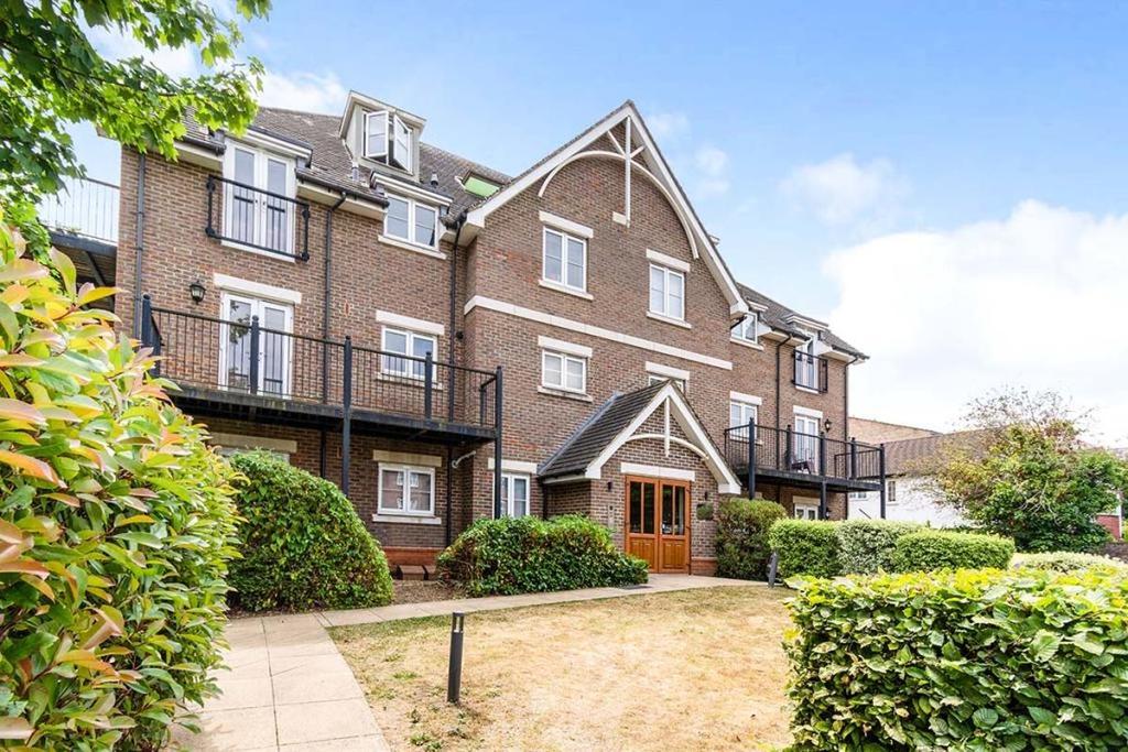 Mulgrave Road, Sutton SM2 2 bed flat £1,800 pcm (£415 pw)