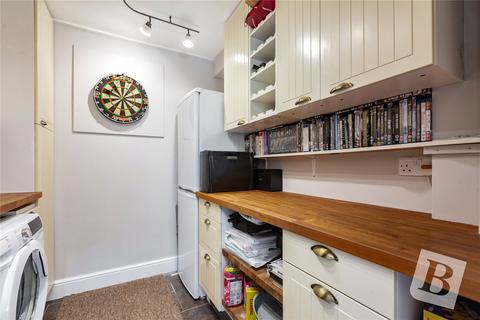 18 Cornwall Close, Hornchurch, RM11 3HA