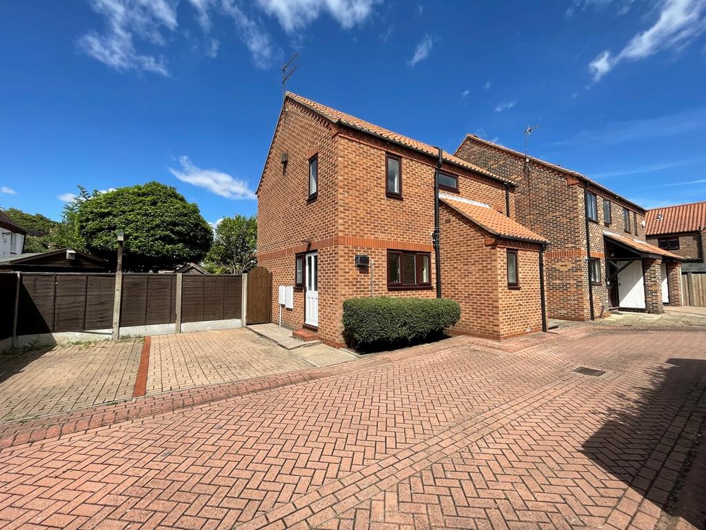 Lairgate, Beverley, HU17 3 bed detached house £250,000