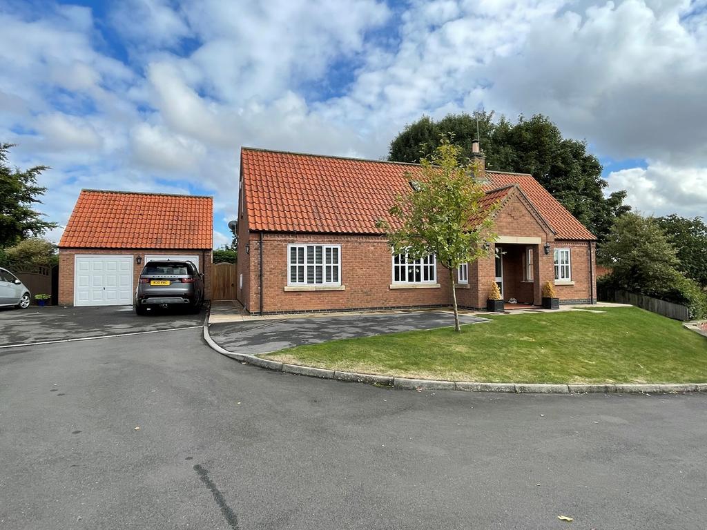 Beech Close, GartonontheWolds, Driffield, YO25 4 bed detached bungalow for sale £450,000