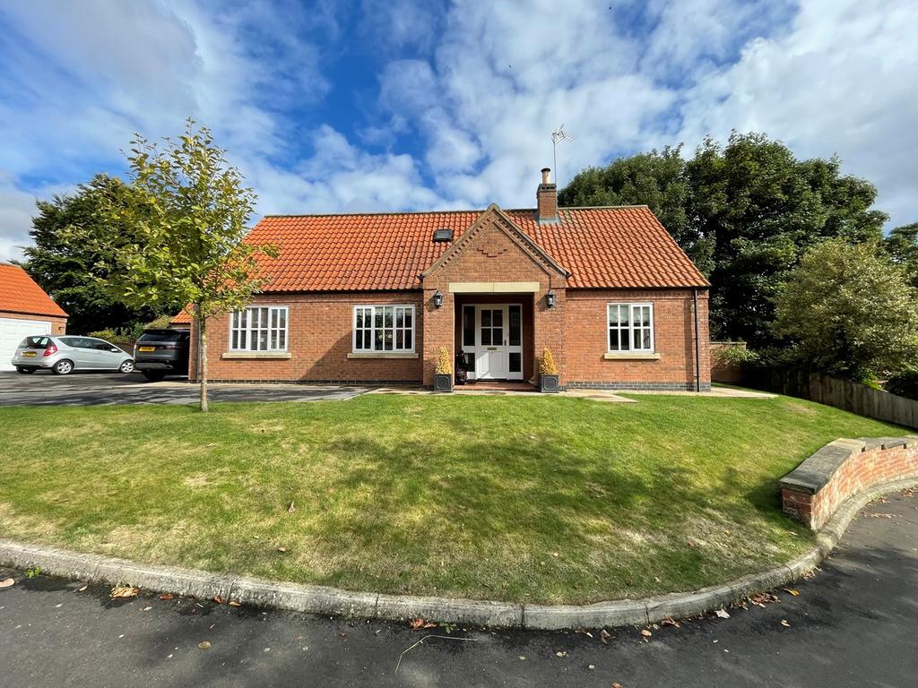 Beech Close, GartonontheWolds... 4 bed detached bungalow £425,000