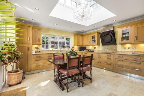 12 Robin Hill Drive, Chislehurst, BR7 5ER