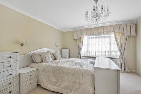 12 Robin Hill Drive, Chislehurst, BR7 5ER