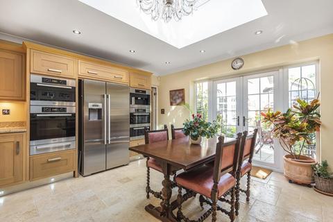 12 Robin Hill Drive, Chislehurst, BR7 5ER
