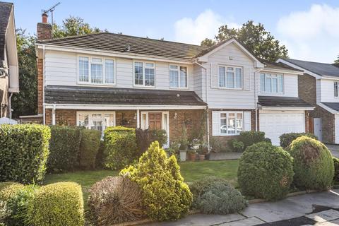 12 Robin Hill Drive, Chislehurst, BR7 5ER
