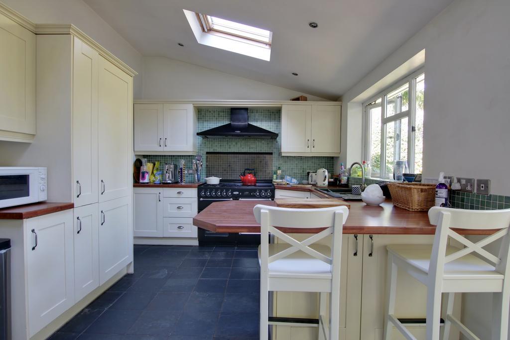 KILN ROAD, FAREHAM 4 bed semidetached house for sale £475,000