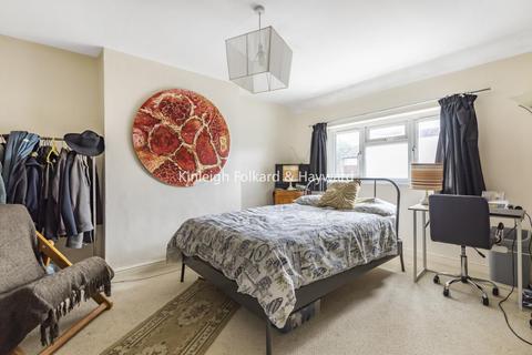 212 Kingsground, London, SE9 5EW