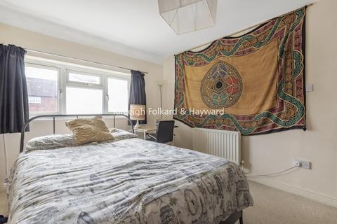 212 Kingsground, London, SE9 5EW