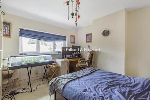 212 Kingsground, London, SE9 5EW