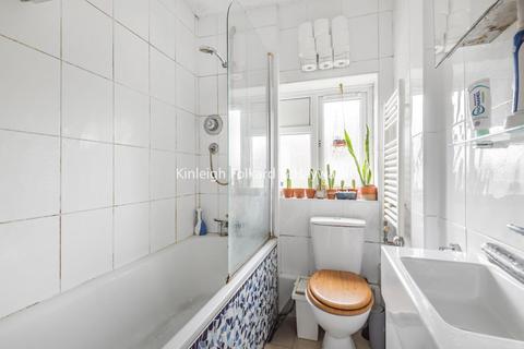 212 Kingsground, London, SE9 5EW