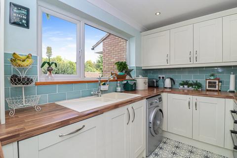 3 bedroom terraced house for sale - Rucklers Lane, Kings Langley, Herts, WD4