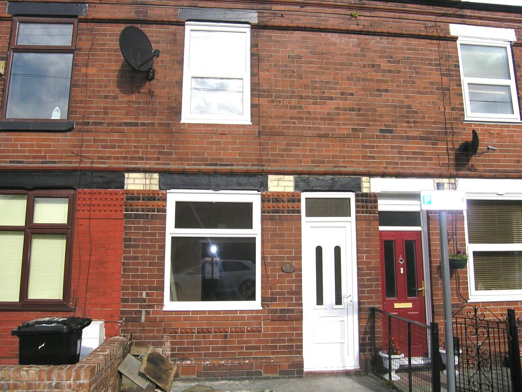 Brighton Grove, Sale, M33 2 bed terraced house £900 pcm (£208 pw)