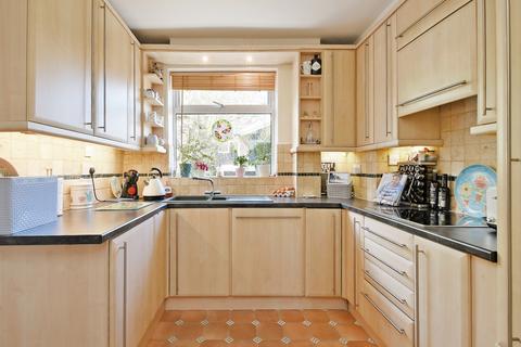 40 Five Trees Avenue, Sheffield, S17 3LW