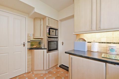 40 Five Trees Avenue, Sheffield, S17 3LW