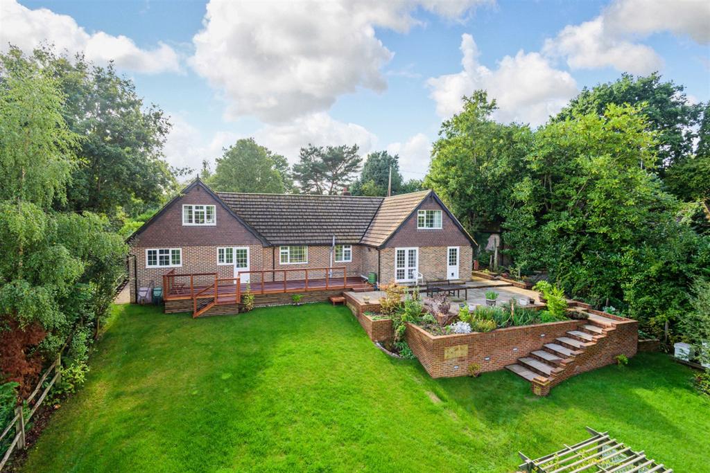 Lordings Lane, West Chiltington, RH20 5 bed detached house £1,090,000