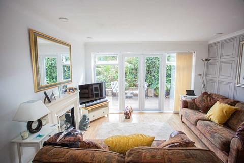5 bedroom detached house for sale - Woolwich Close, Chatham