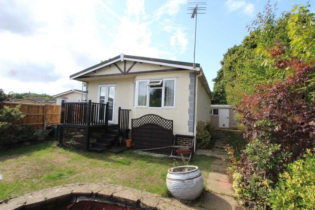 Kingsleigh Park Homes, Thundersley 2 bed park home for sale £199,995