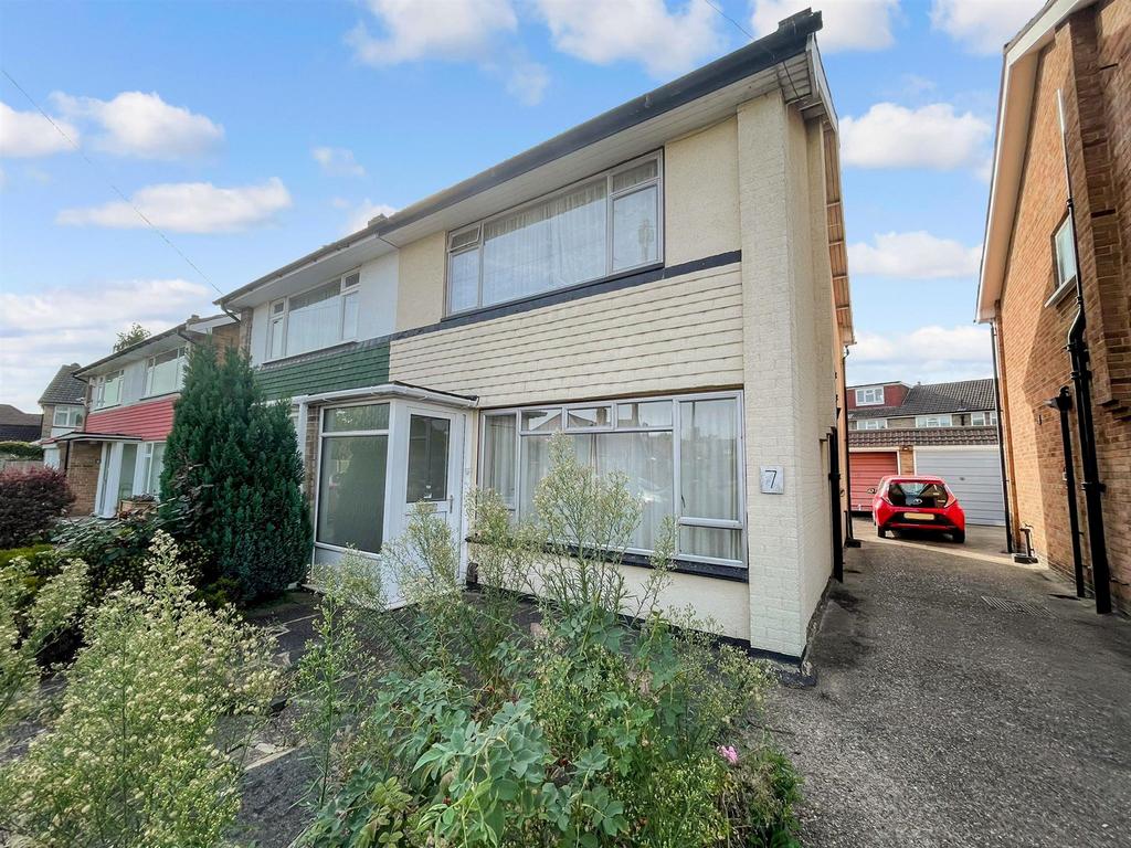 Chudleigh Gardens, Sutton, Surrey 3 bed semidetached house £425,000