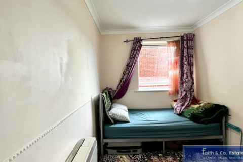 2 bedroom flat for sale - Makepeace Road, Northolt UB5