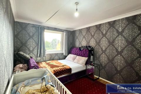 2 bedroom flat for sale - Makepeace Road, Northolt UB5