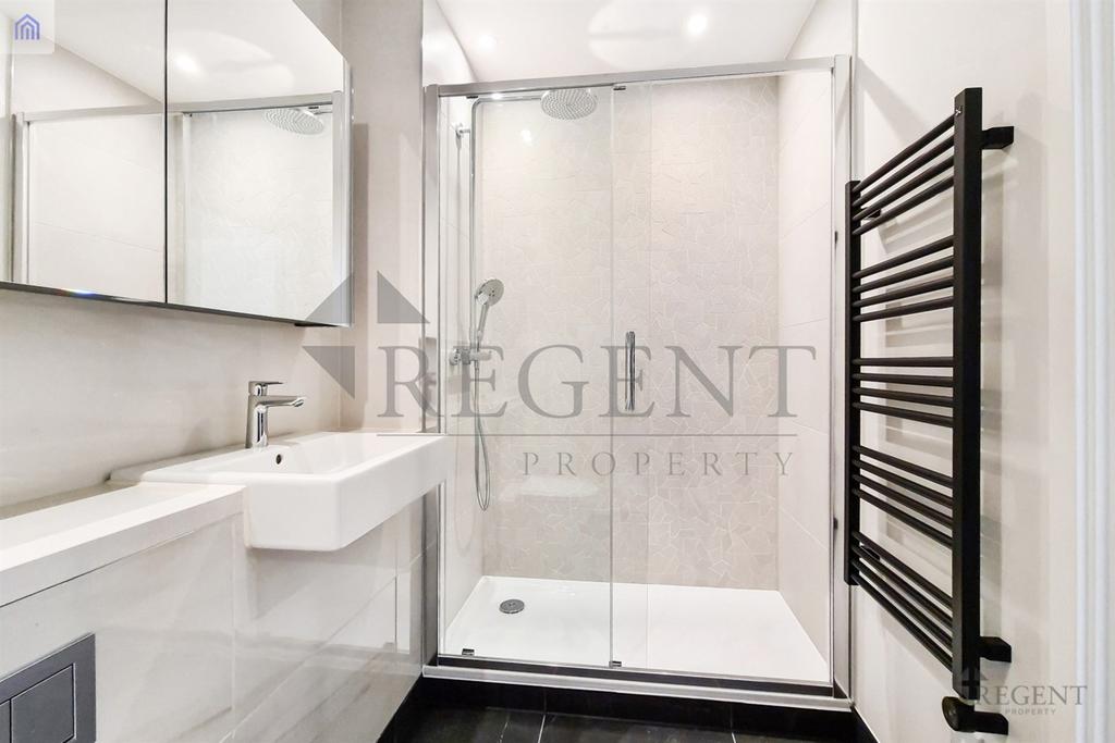 Main ensuite